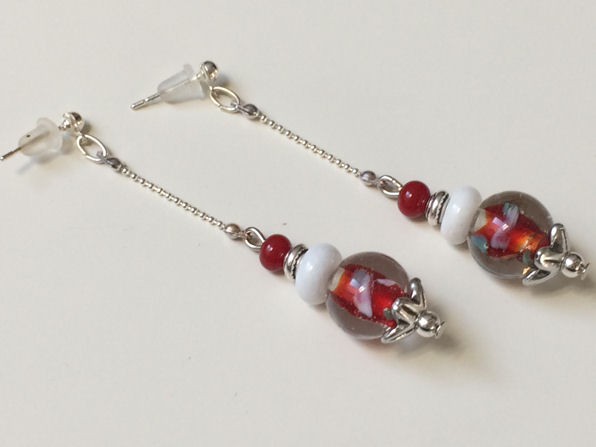 Boucles d'oreilles pendantes rouges